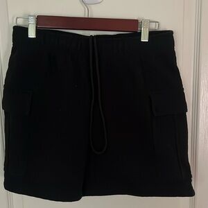 Tna (aritzia) cozy fleece boyfriend cargo shorts size small